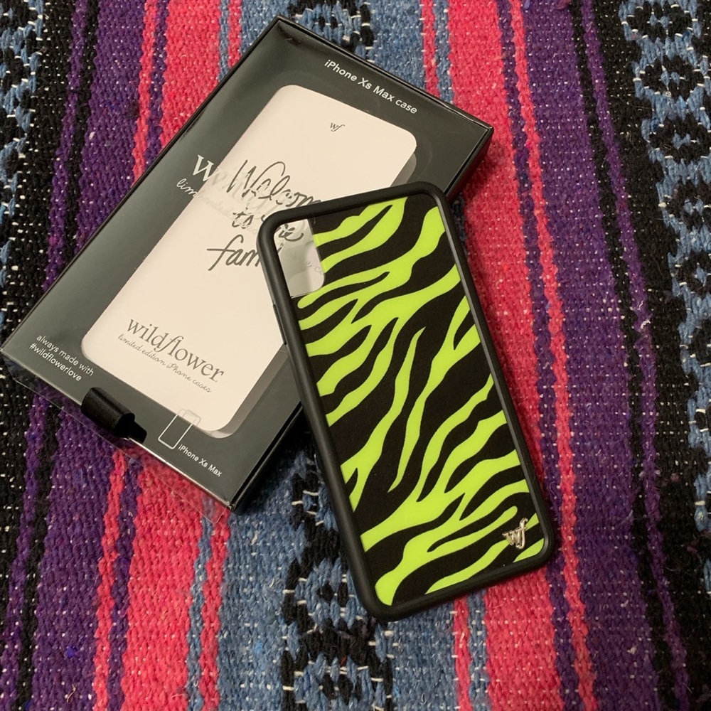 NEÓN GREEN TIGER PRINT CASE